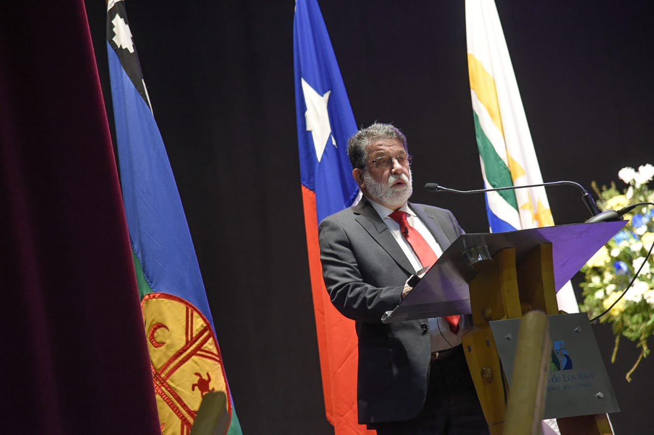 Luis Cuvertino asumió como Gobernador Regional desde el Teatro Regional Cervantes
