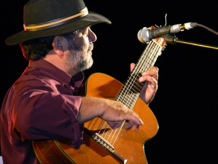 Las tradiciones de nuestro folclor llegan al Teatro Regional Cervantes de la mano de René Inostroza