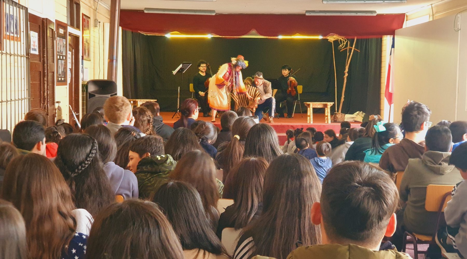 Con obra “Mama Choclo” en escuela rural de Folilco se dio el vamos a una nueva versión de la Gira 12×12