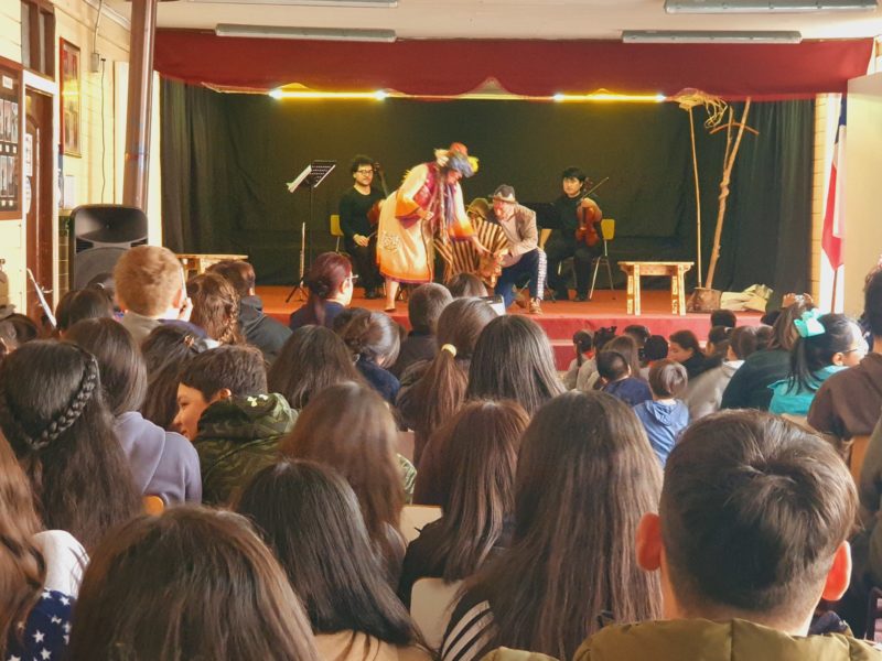 Con obra “Mama Choclo” en escuela rural de Folilco se dio el vamos a una nueva versión de la Gira 12×12
