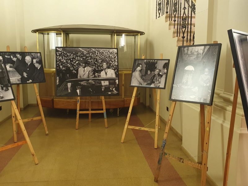Comenzó muestra de imágenes de la Unidad Popular en el Teatro Regional Cervantes